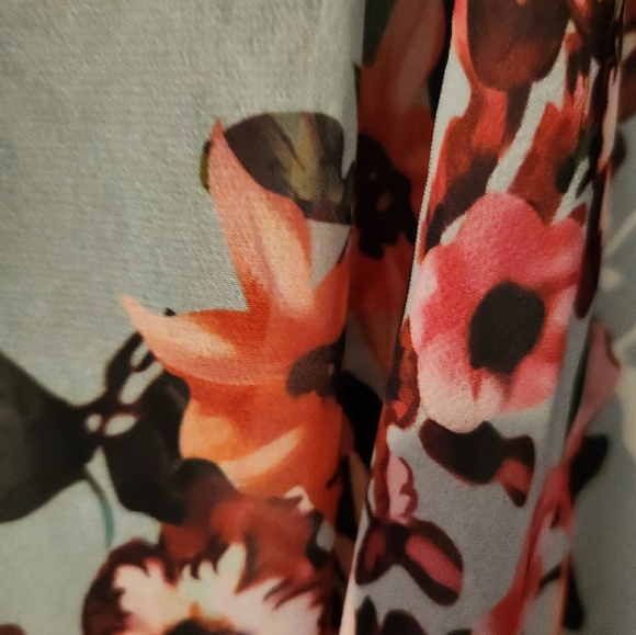 NWOT- K&K kimono. Size S. Beautiful floral print. - Picture 3 of 4